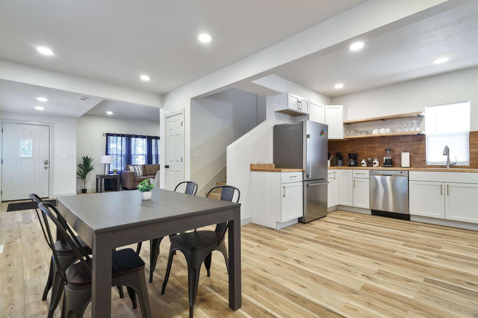 Timeless Beautiful Walking Distance To Downtown Holiday home