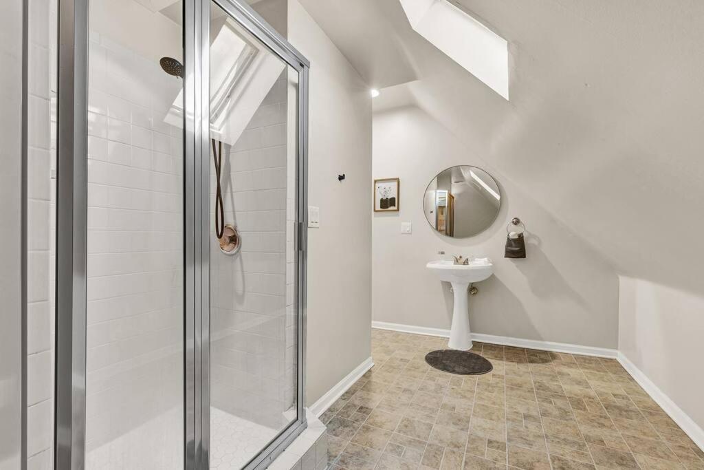 New! Fun & Style Eastside Mke Day Townhouse Holiday home