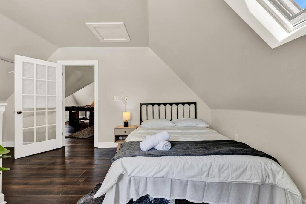 New! Fun & Style Eastside Mke Day Townhouse Milwaukee