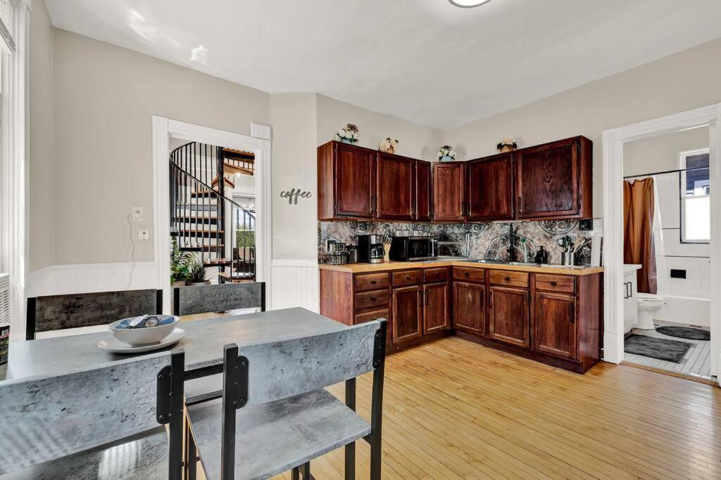 New! Fun & Style Eastside Mke Day Townhouse Holiday home *