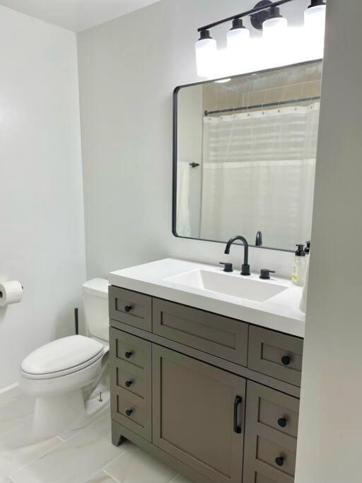 Charming Spacious Duplex! * Milwaukee