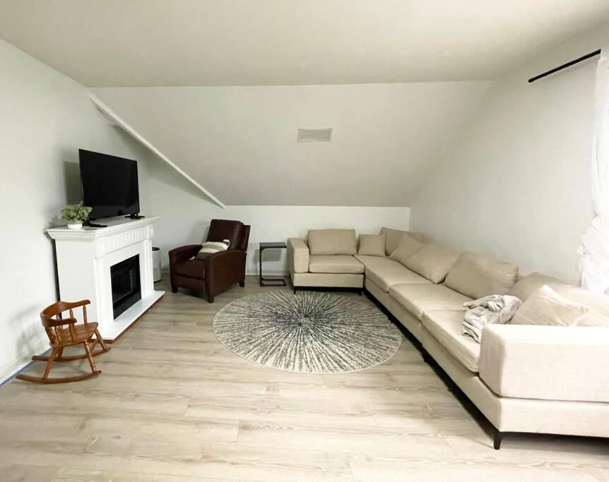 Apartment Charming Spacious Duplex! *