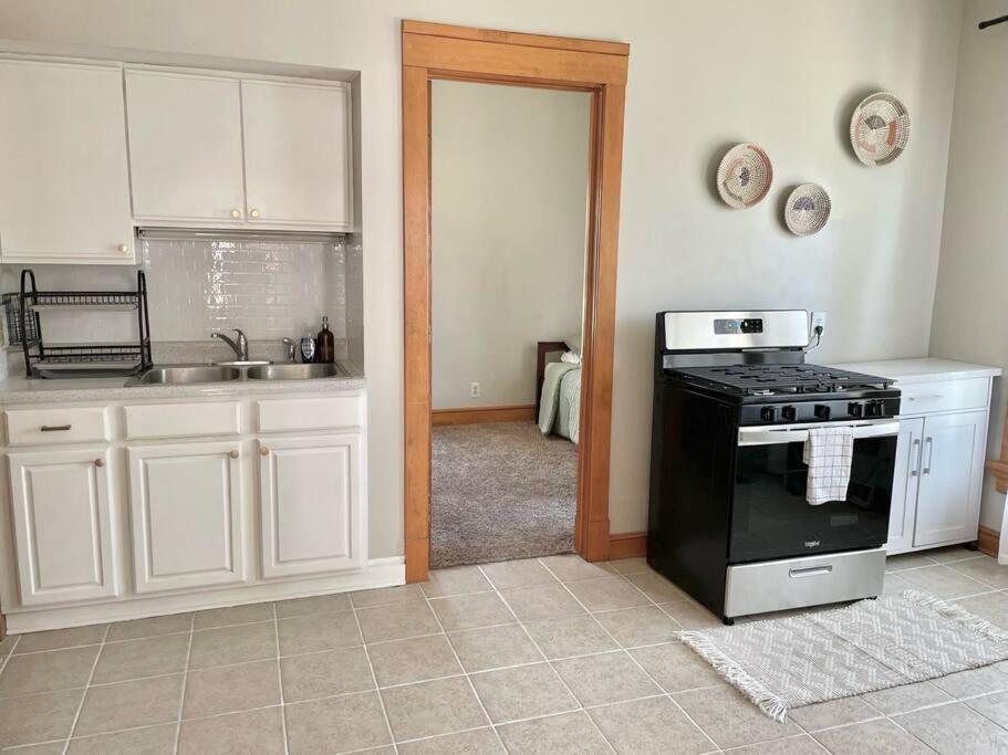 Charming Spacious Duplex! Apartment *