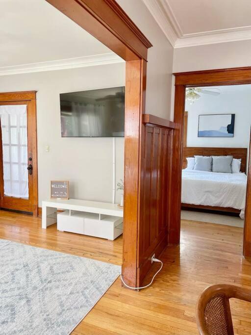 Apartment Charming Spacious Duplex! *