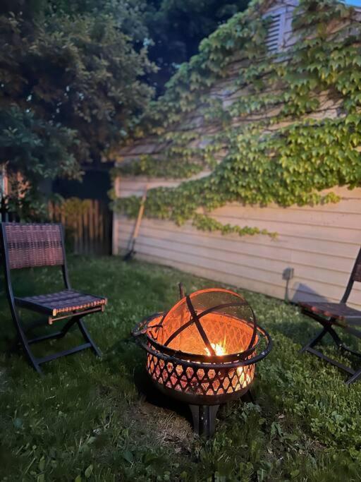 Charming Spacious Duplex! Apartment Milwaukee