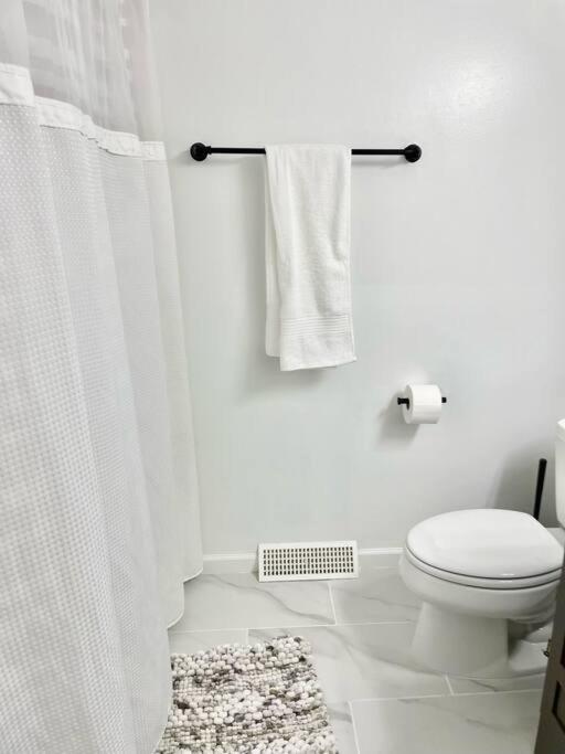 Charming Spacious Duplex! * Milwaukee