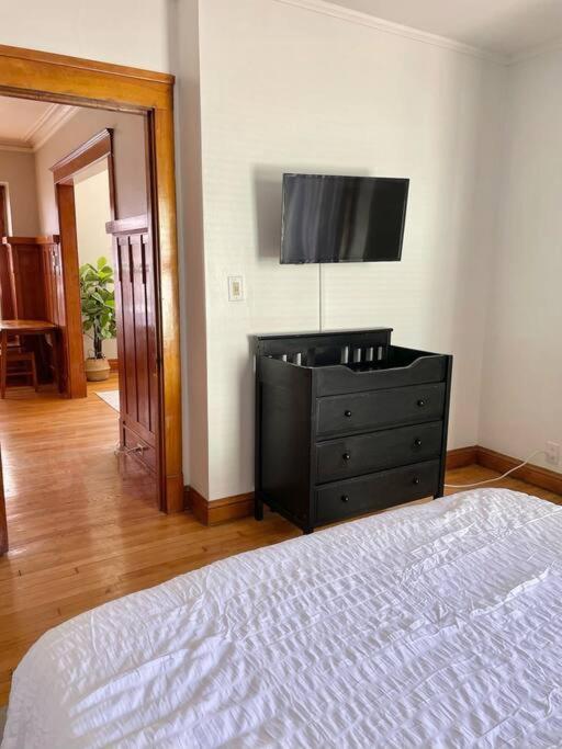Apartment Charming Spacious Duplex! *