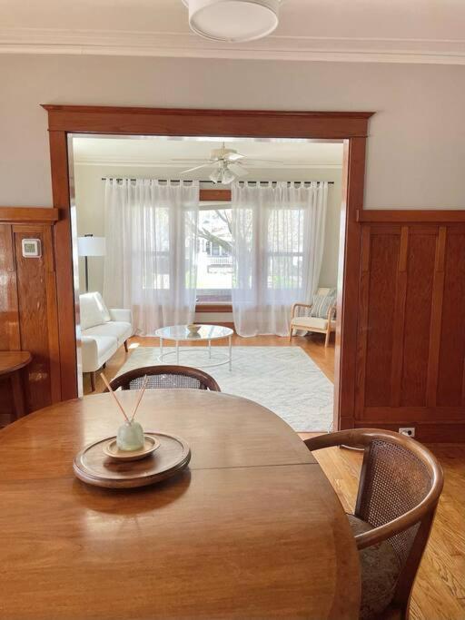 Apartment Charming Spacious Duplex! Milwaukee