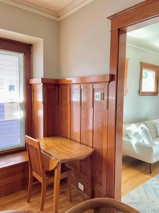 Charming Spacious Duplex! Milwaukee
