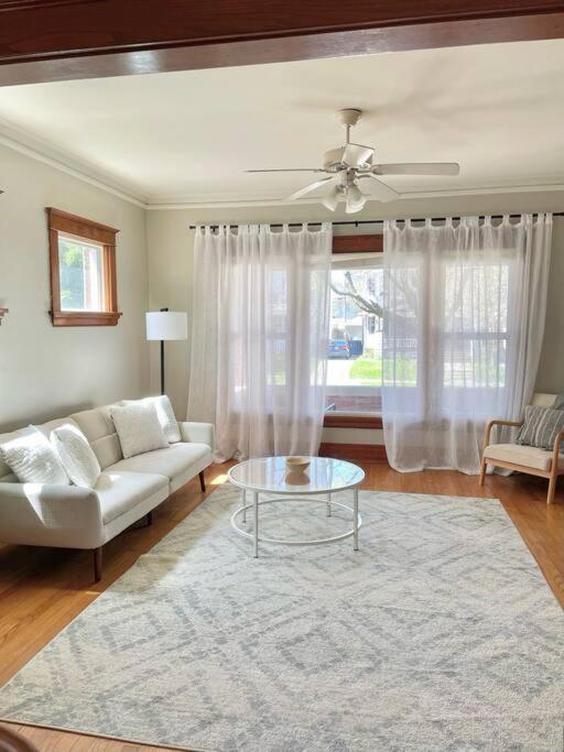 Apartment Charming Spacious Duplex!