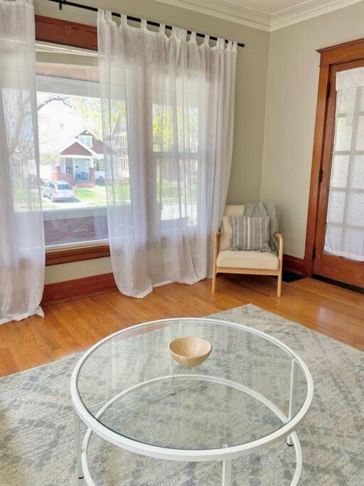 Charming Spacious Duplex! Apartment *