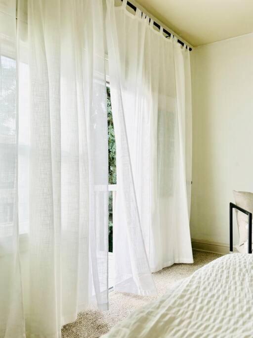 Apartment Charming Spacious Duplex! *
