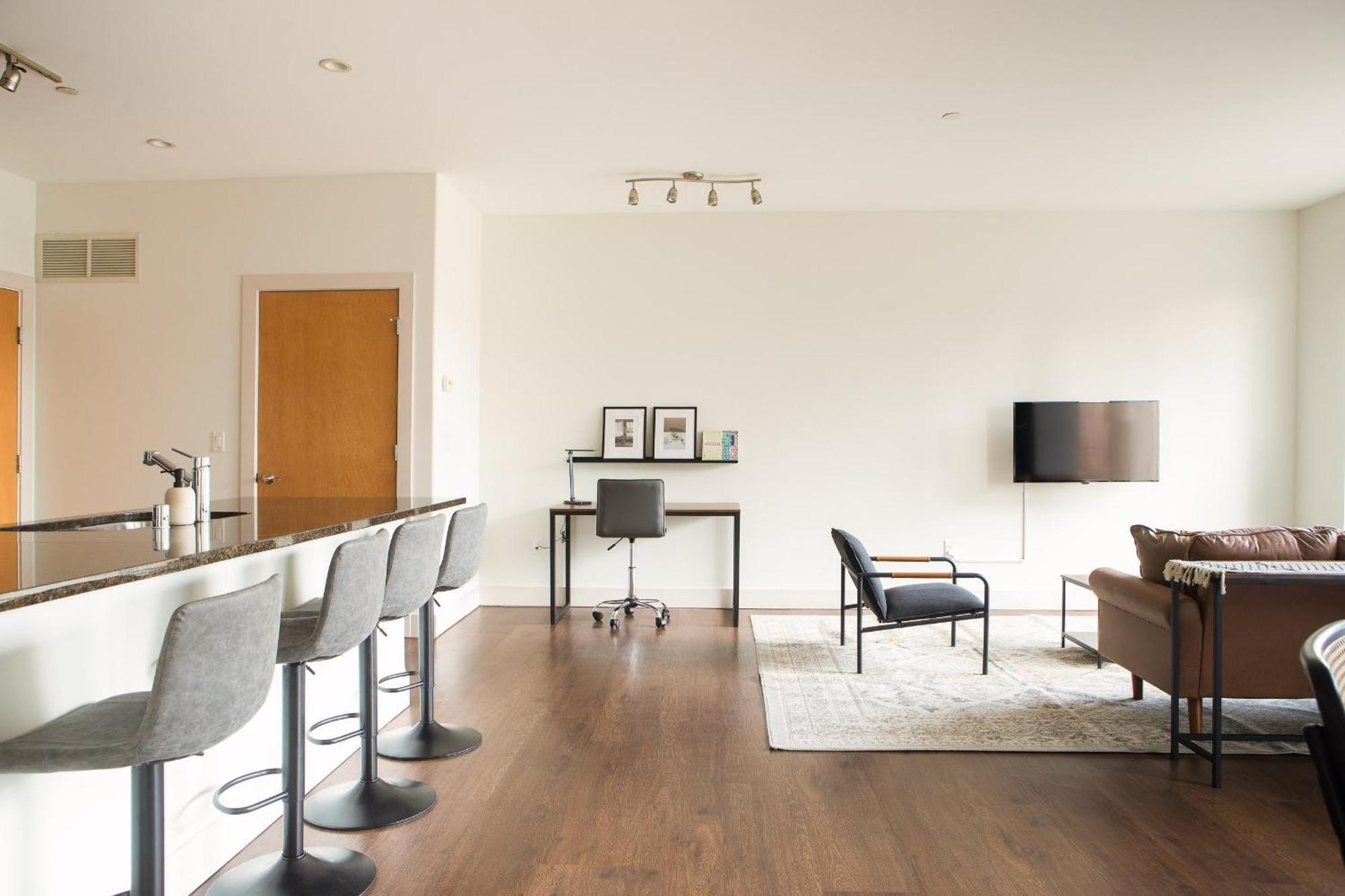 Flexhome East Side 2Br Cg2 - With Gym, Balcony, And Lakefront View Apartment