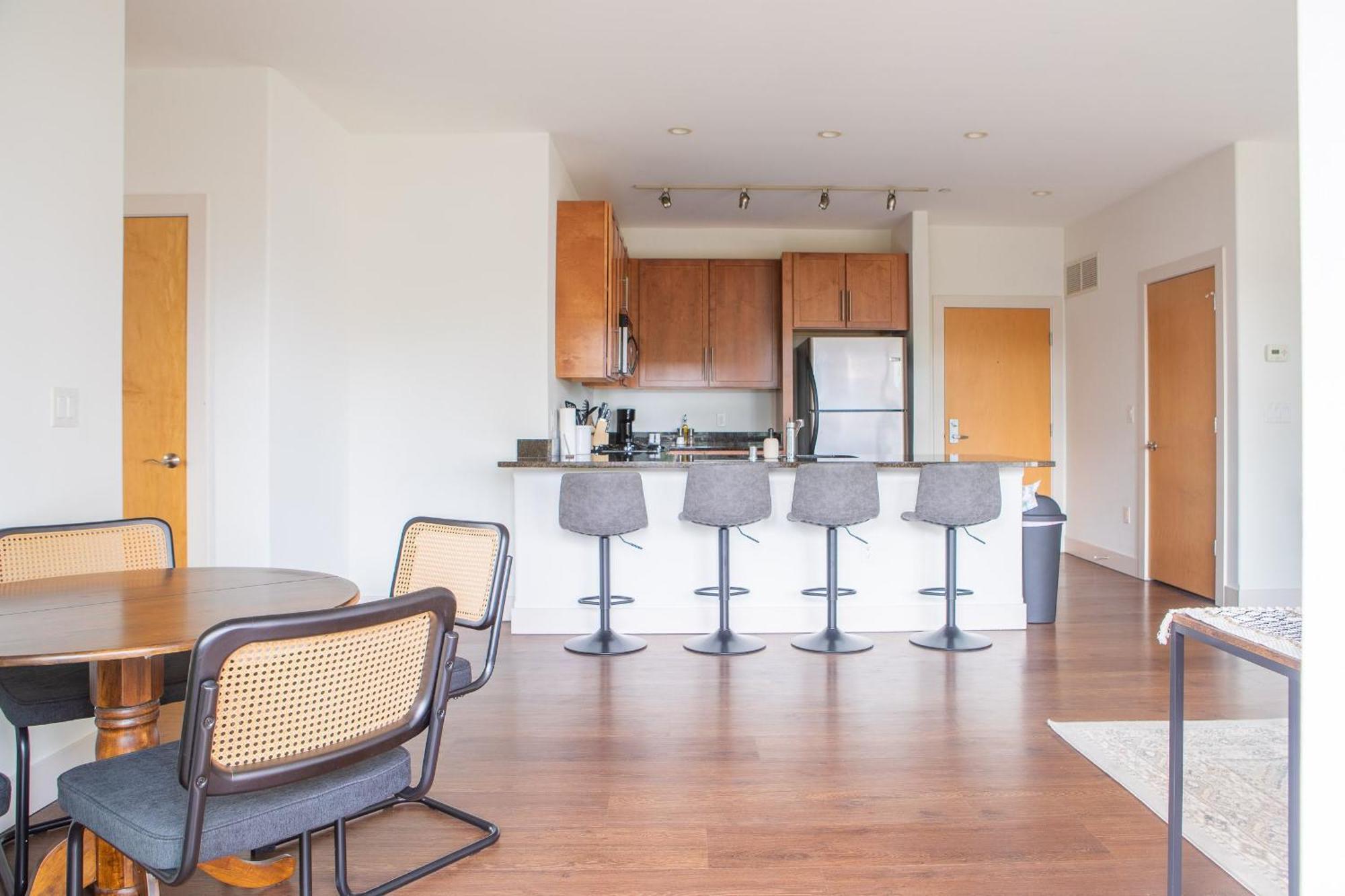 Flexhome East Side 2Br Cg2 - With Gym, Balcony, And Lakefront View Apartment *
