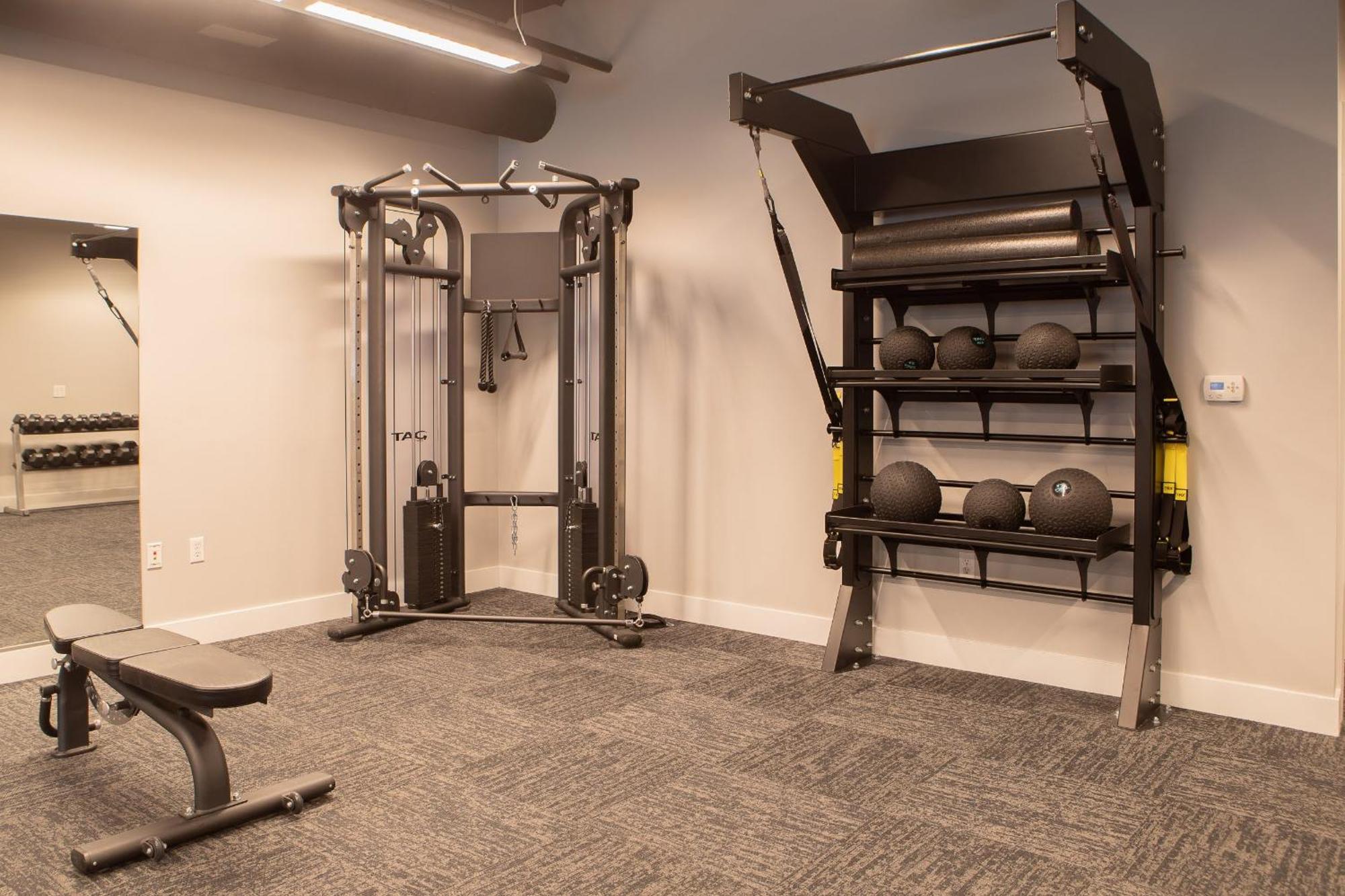 Flexhome East Side 2Br Cg1 - With Gym, Balcony, And Lakefront View *