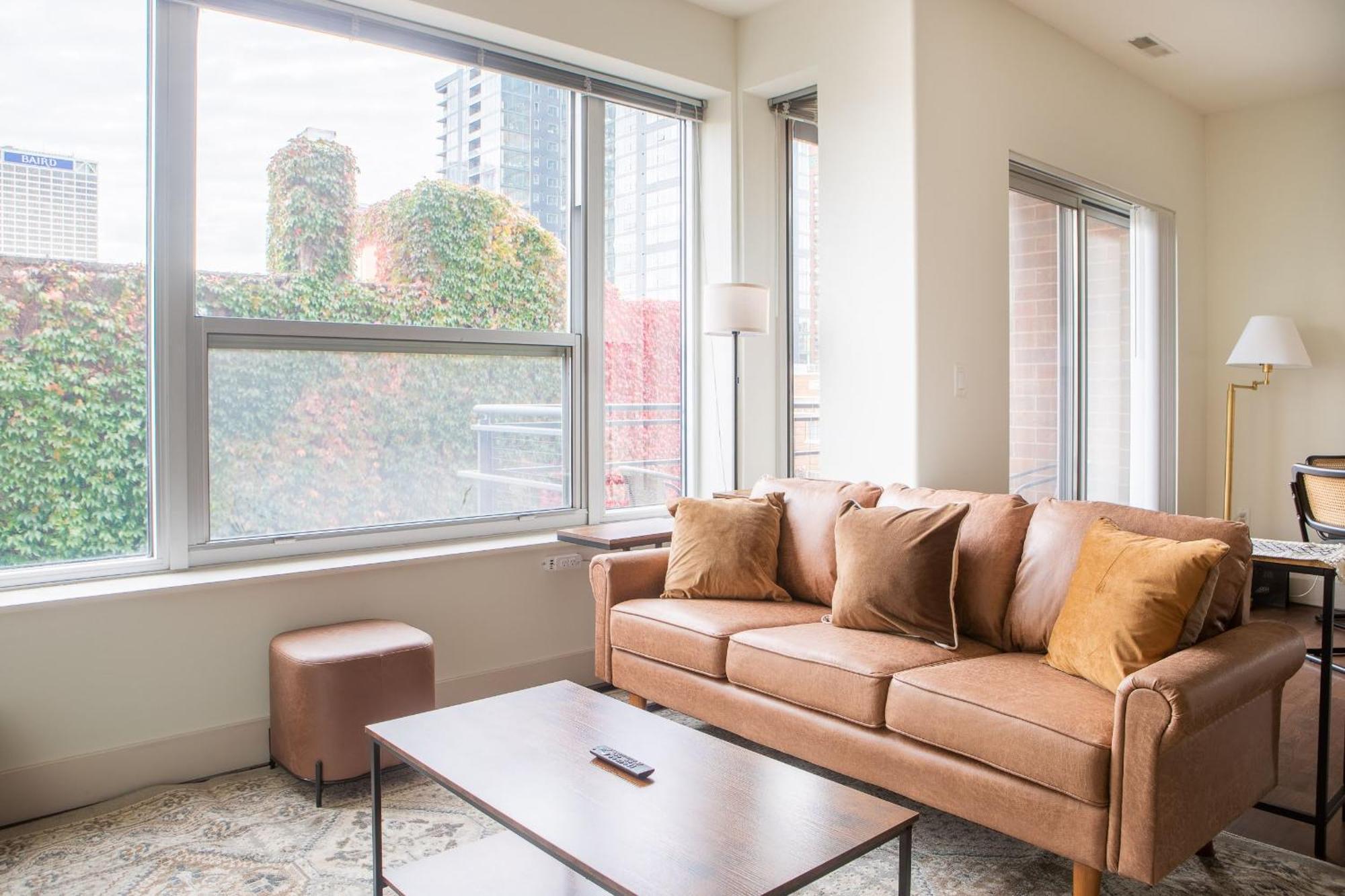 Flexhome East Side 2Br Cg1 - With Gym, Balcony, And Lakefront View Apartment