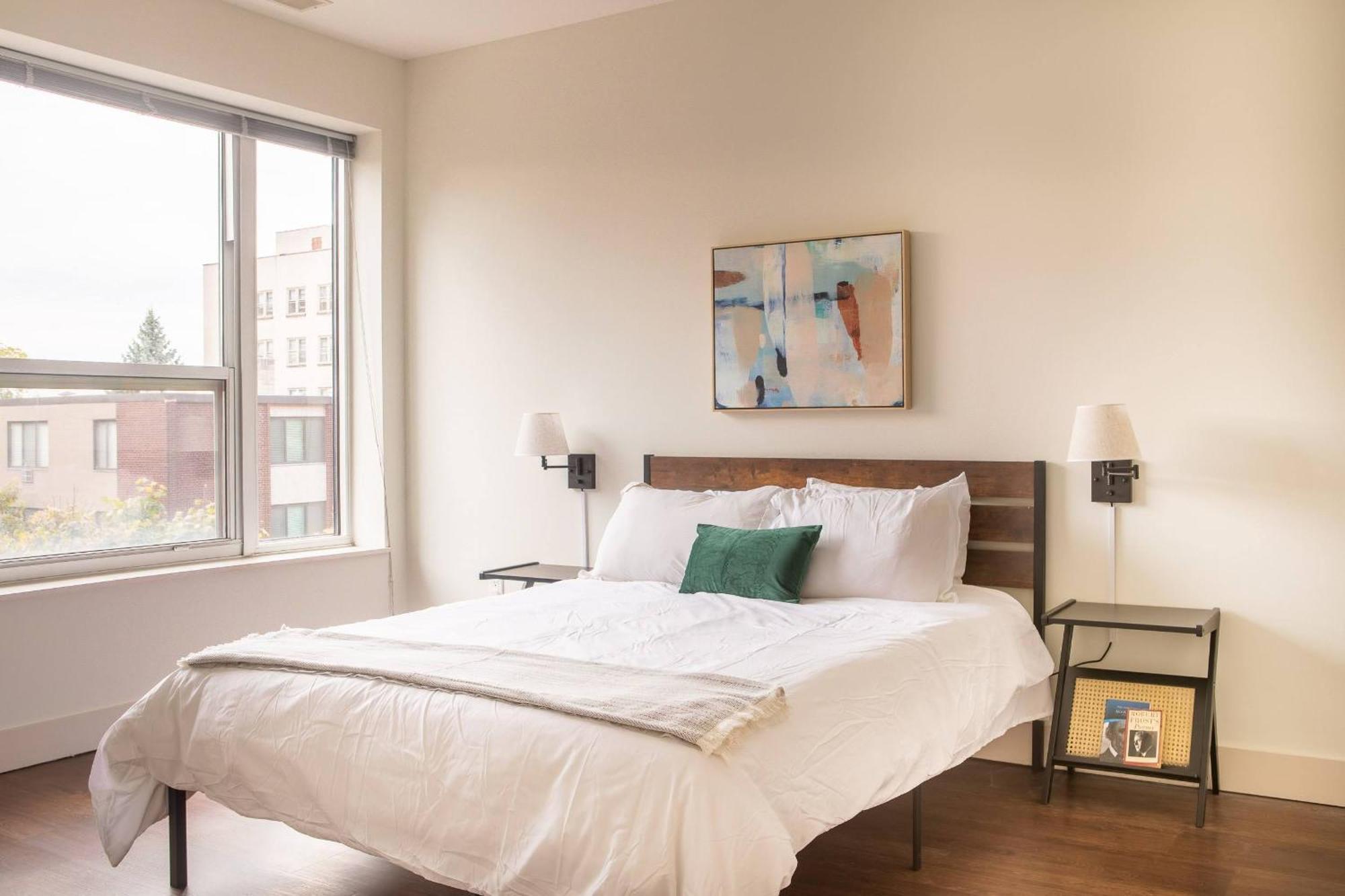 Flexhome East Side 2Br Cg2 - With Gym, Balcony, And Lakefront View Apartment
