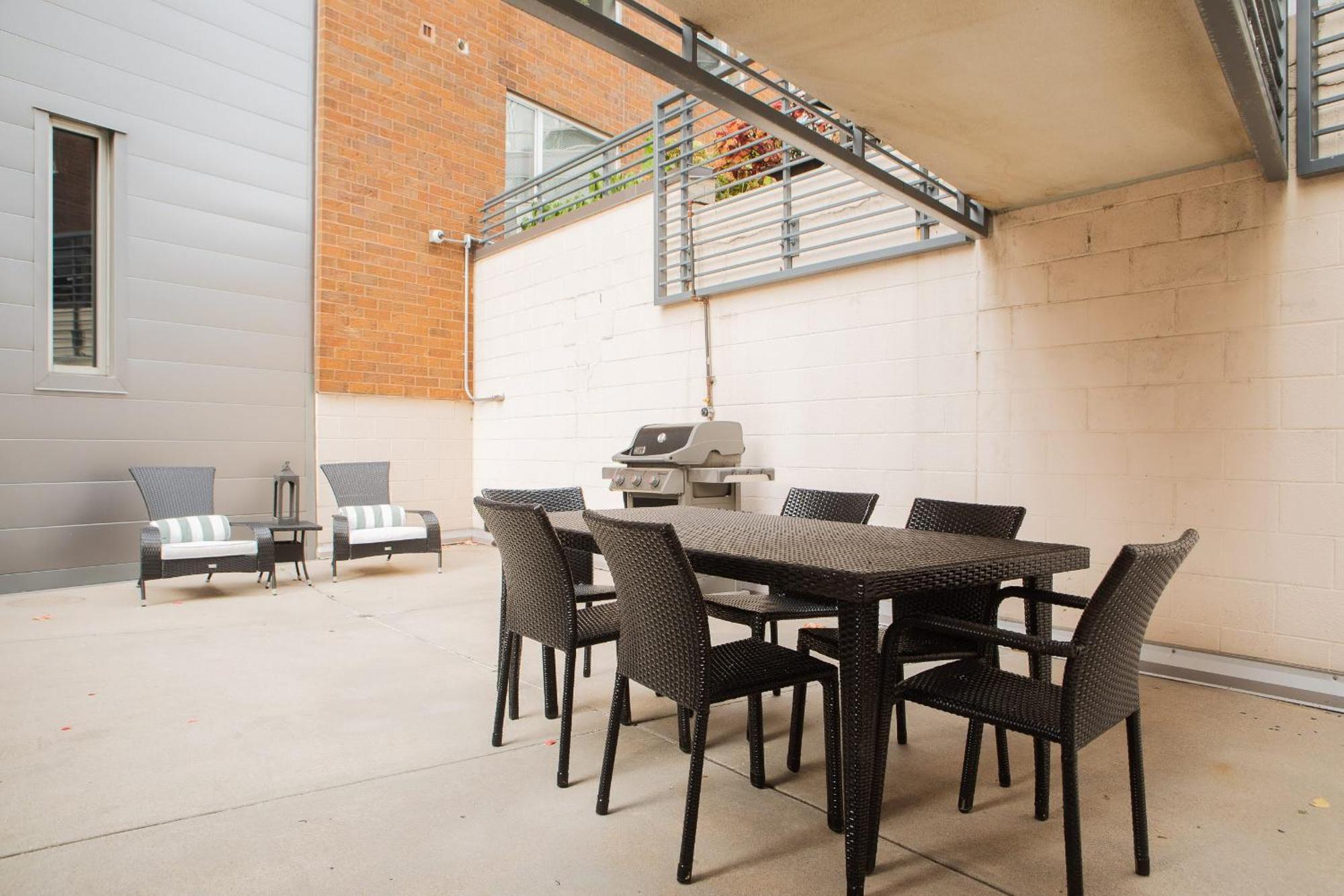 Apartment Flexhome East Side 2Br Cg1 - With Gym, Balcony, And Lakefront View *