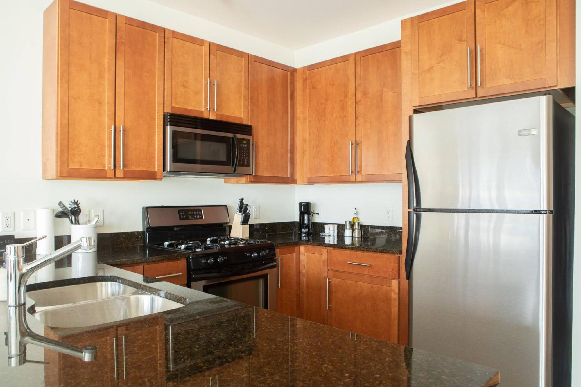 Flexhome East Side 2Br Cg2 - With Gym, Balcony, And Lakefront View *