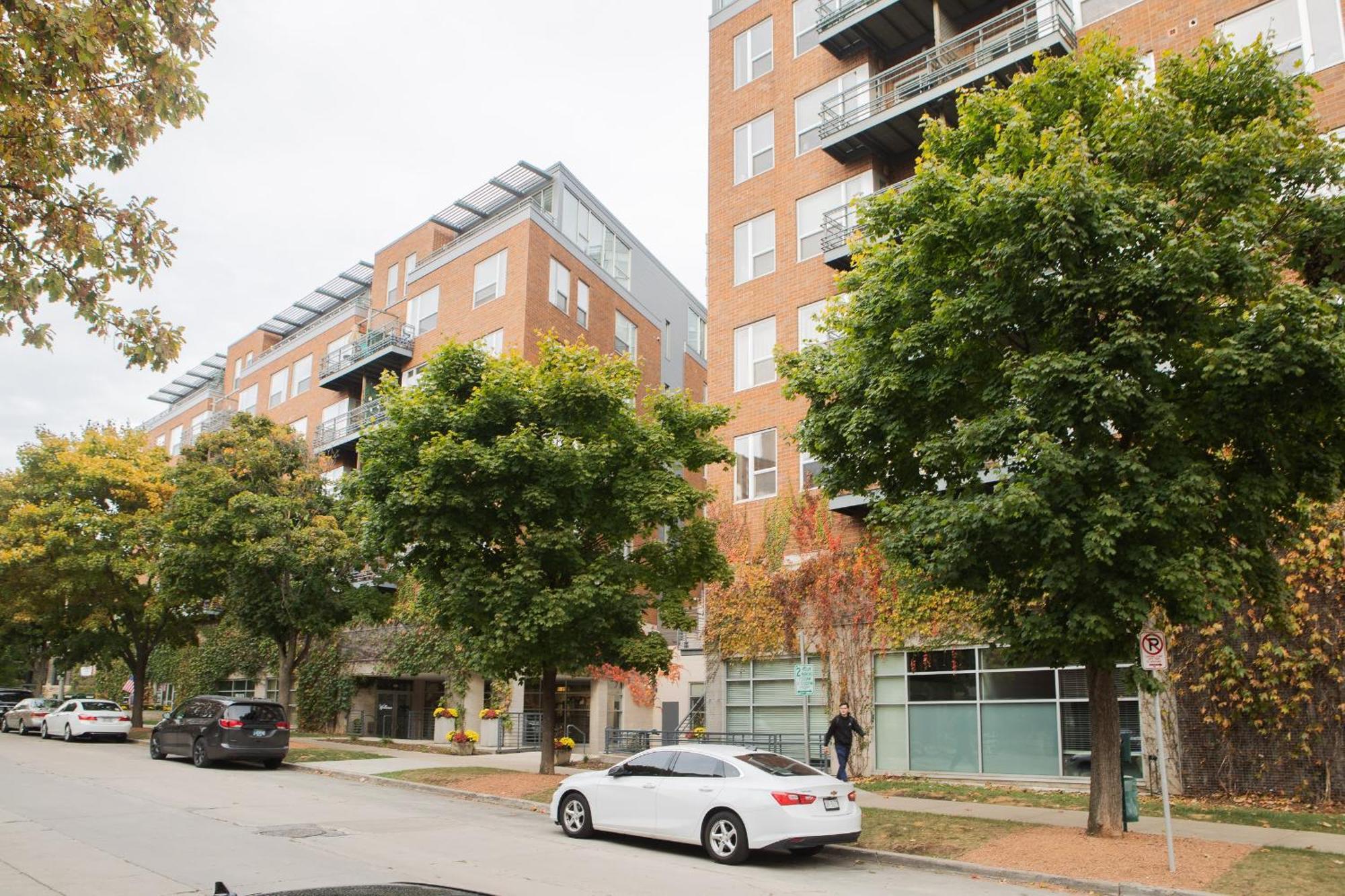 Apartment Flexhome East Side 2Br Cg1 - With Gym, Balcony, And Lakefront View *