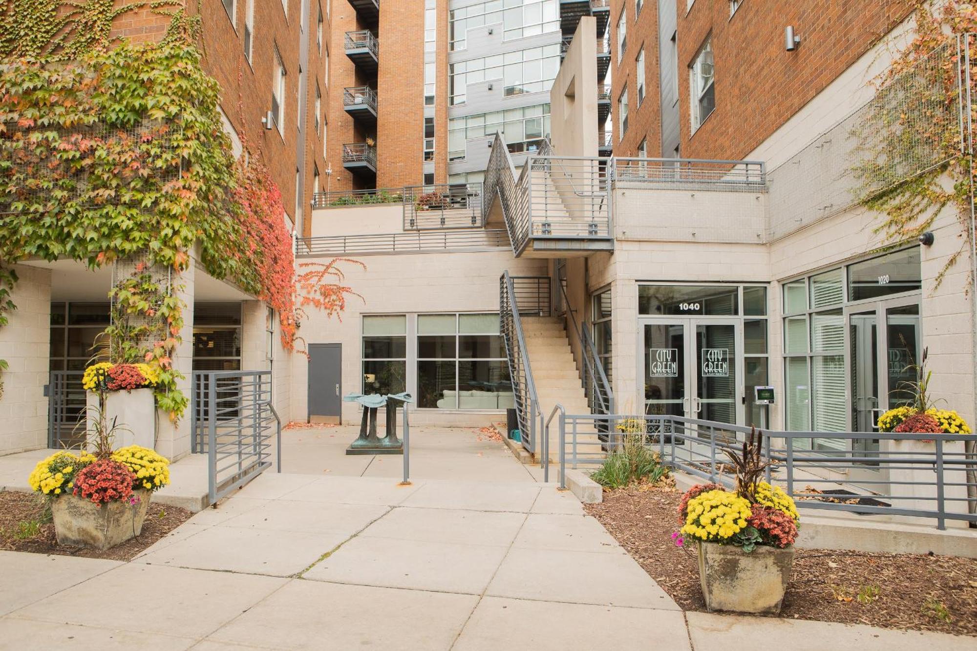 Apartment Flexhome East Side 2Br Cg1 - With Gym, Balcony, And Lakefront View Milwaukee