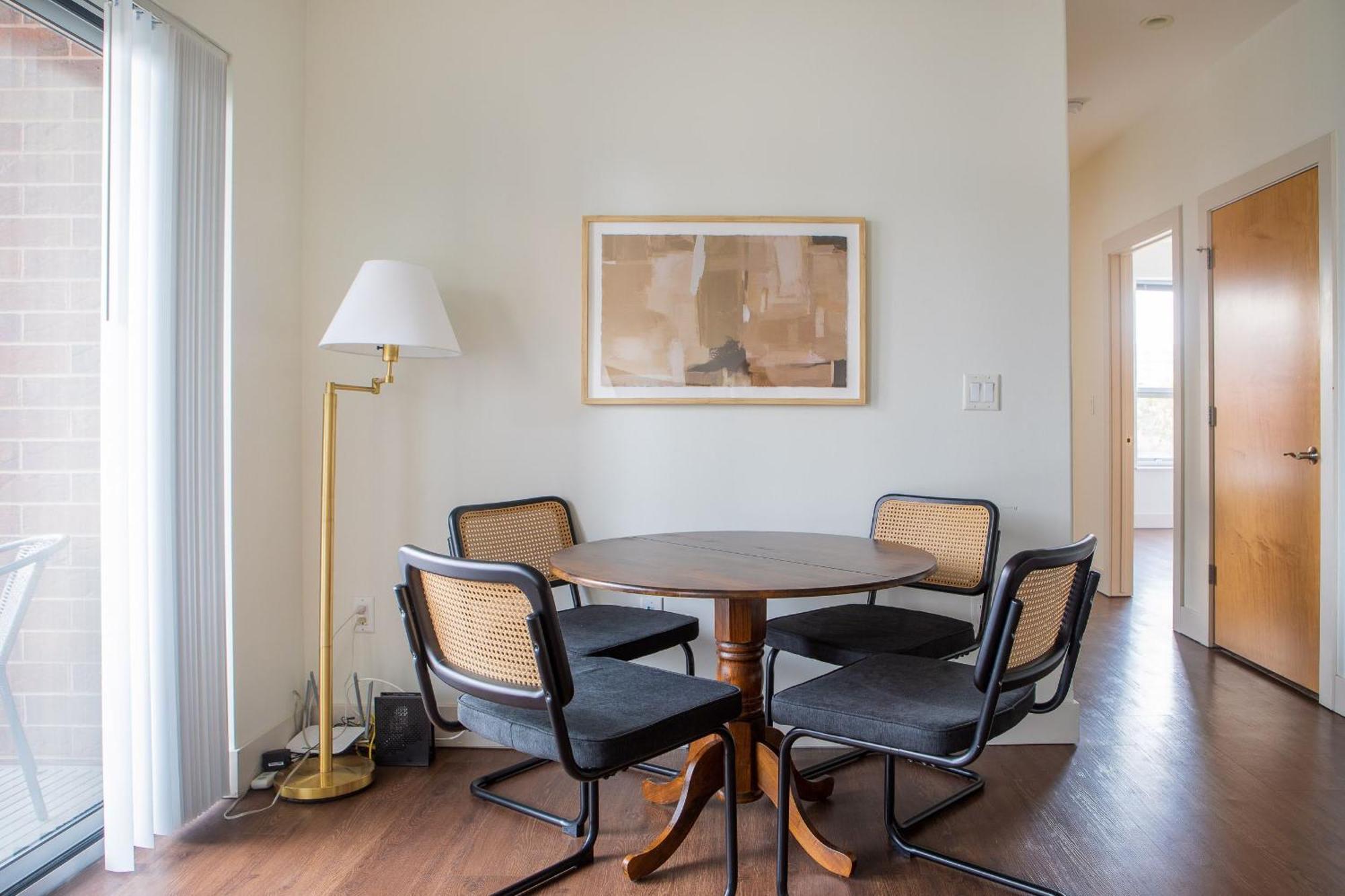 Flexhome East Side 2Br Cg2 - With Gym, Balcony, And Lakefront View *