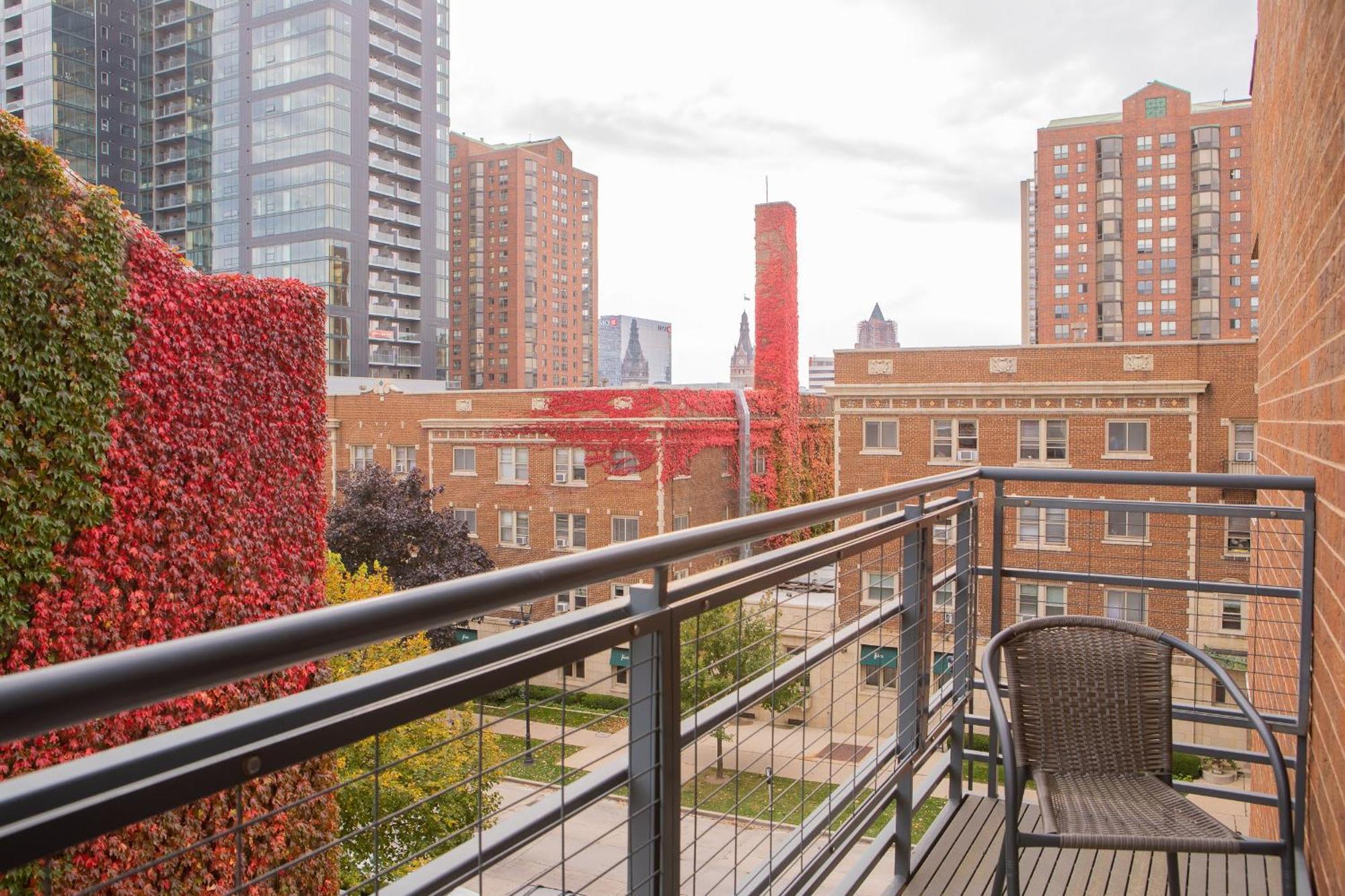 Flexhome East Side 2Br Cg1 - With Gym, Balcony, And Lakefront View Apartment *