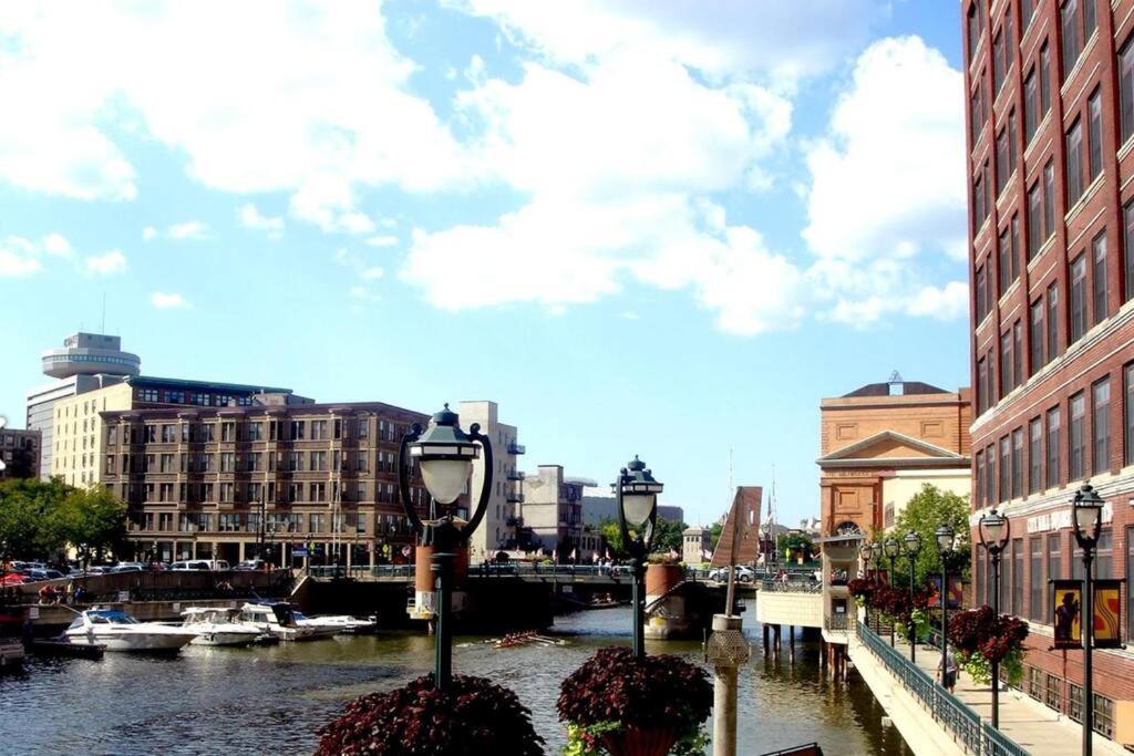 Cozy On The River! * Milwaukee