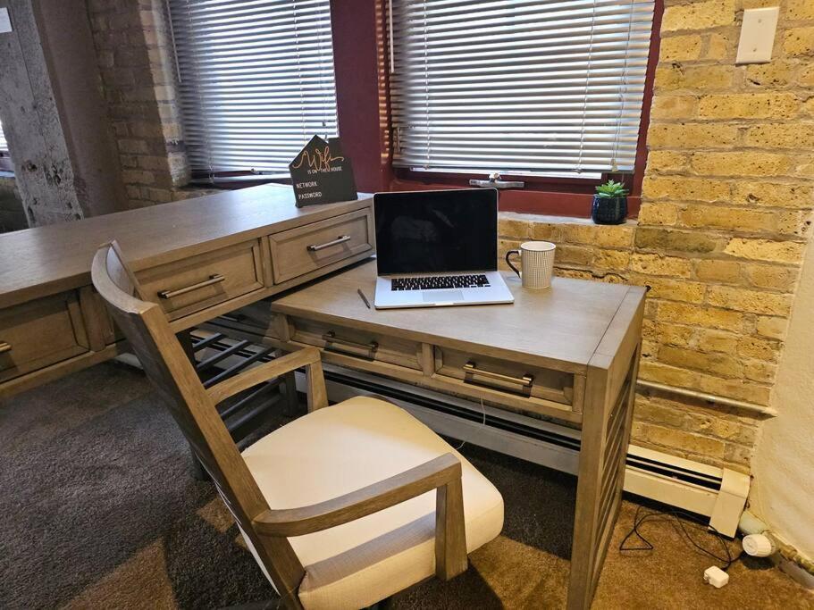 Cozy On The River! Apartment