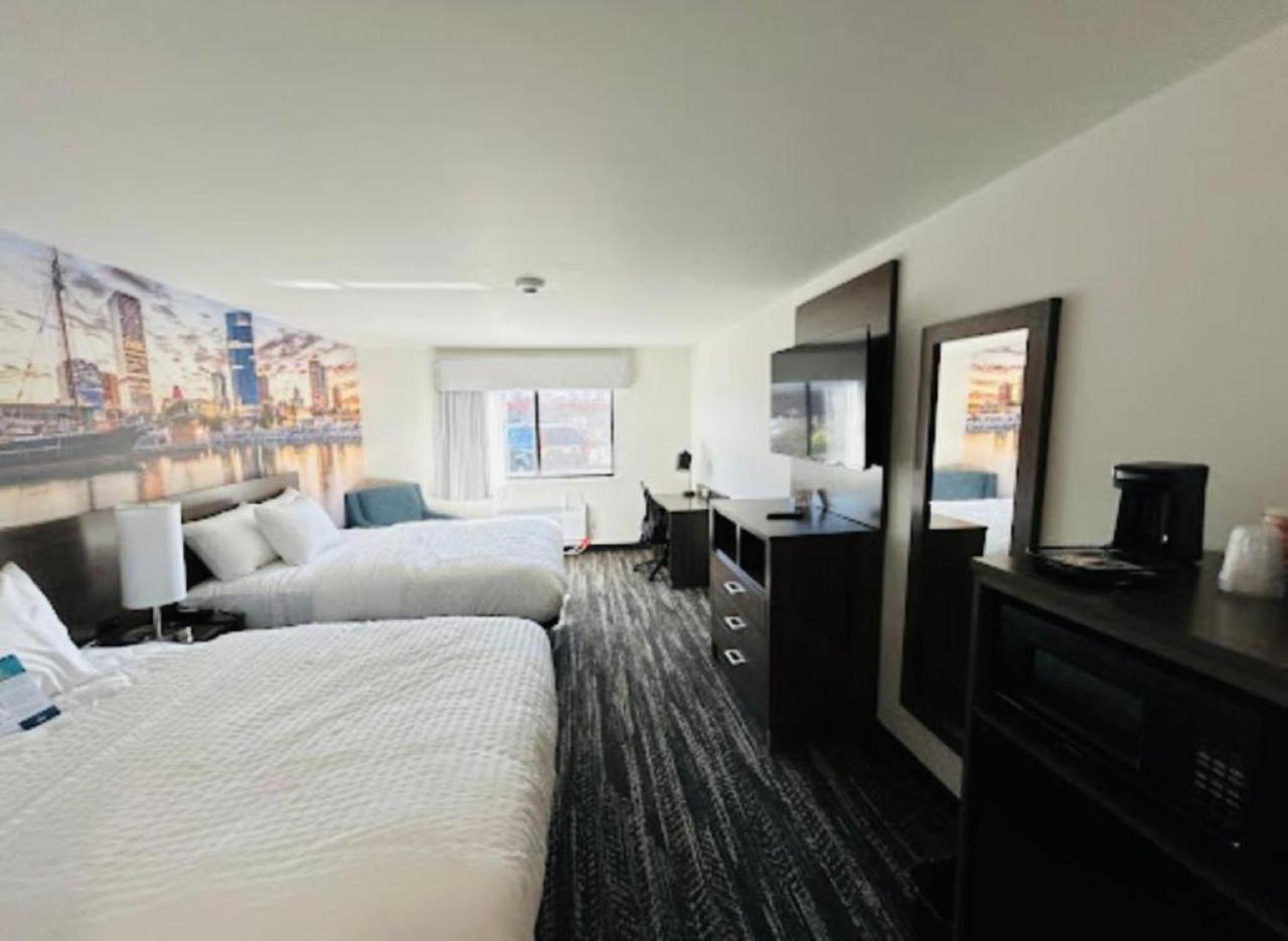 Clarion Pointe Hotel Milwaukee