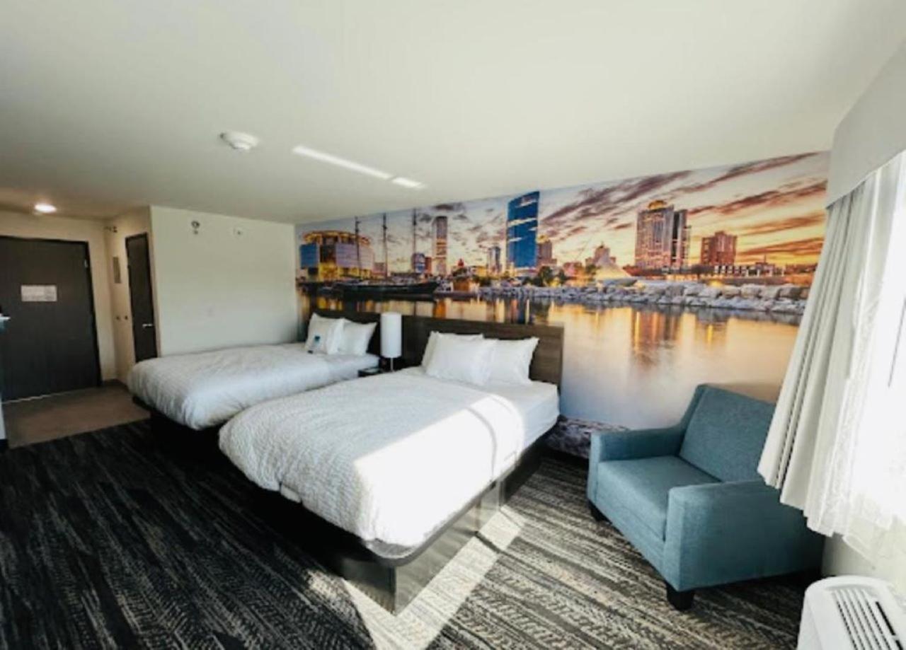 Clarion Pointe Milwaukee
