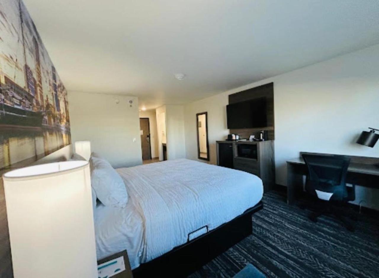 Clarion Pointe 2* Milwaukee