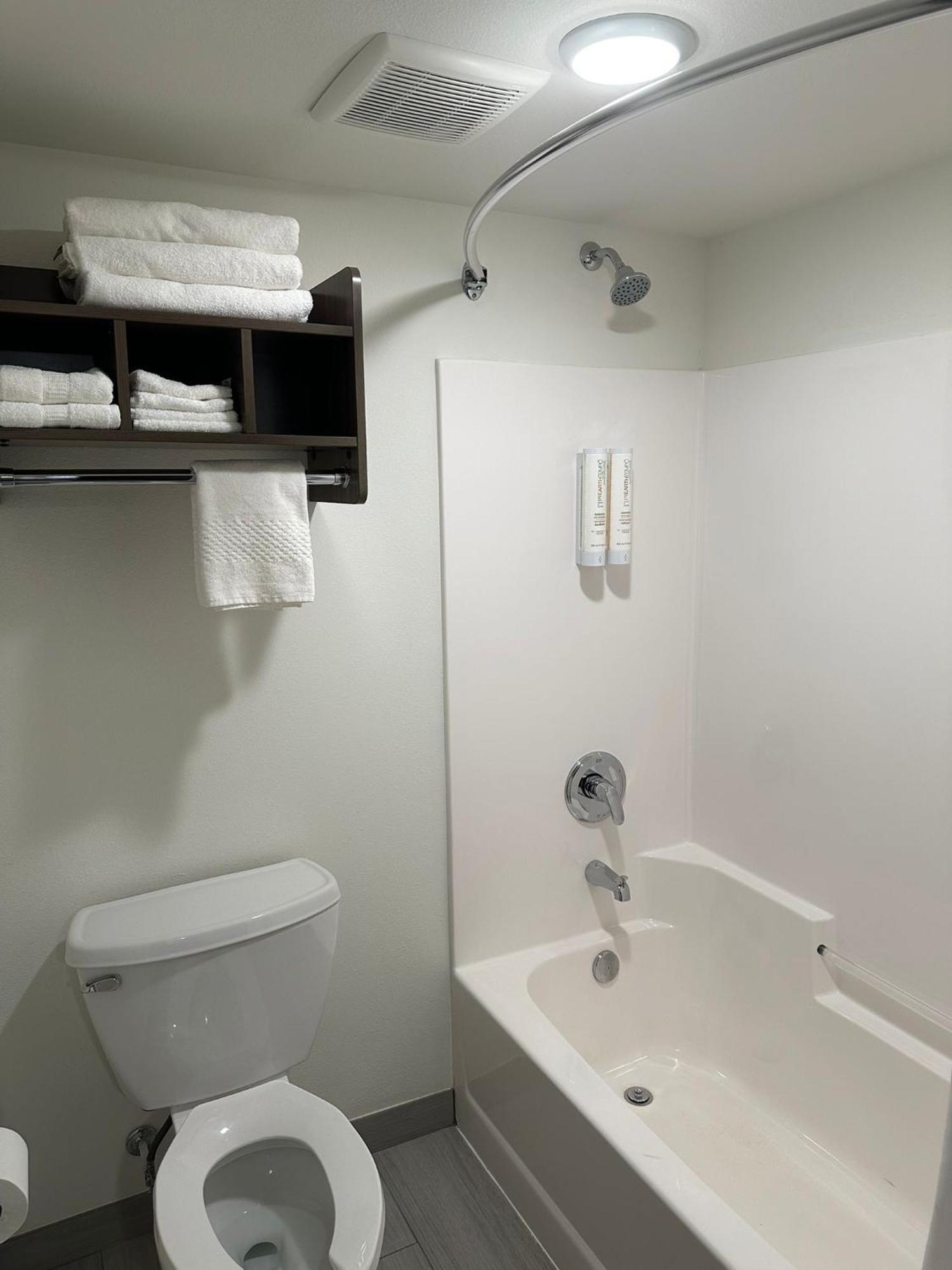 Clarion Pointe Hotel