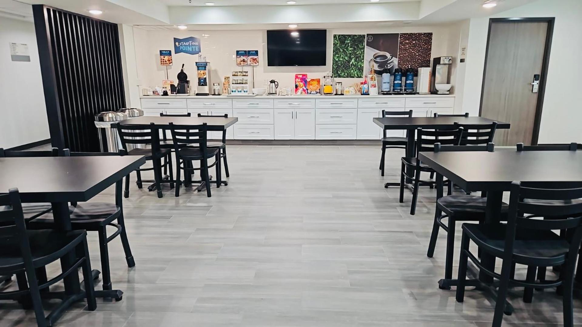 Clarion Pointe Hotel