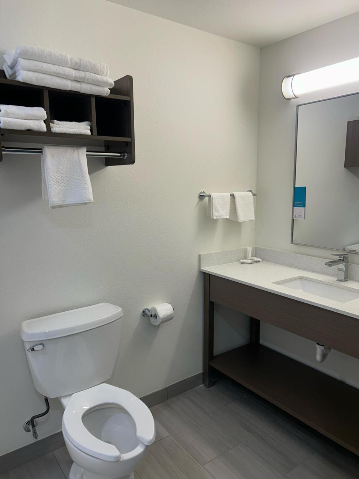 Clarion Pointe Hotel Milwaukee