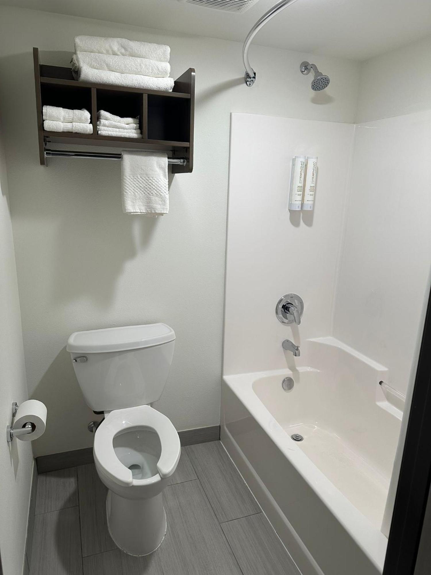 Clarion Pointe Hotel 2*