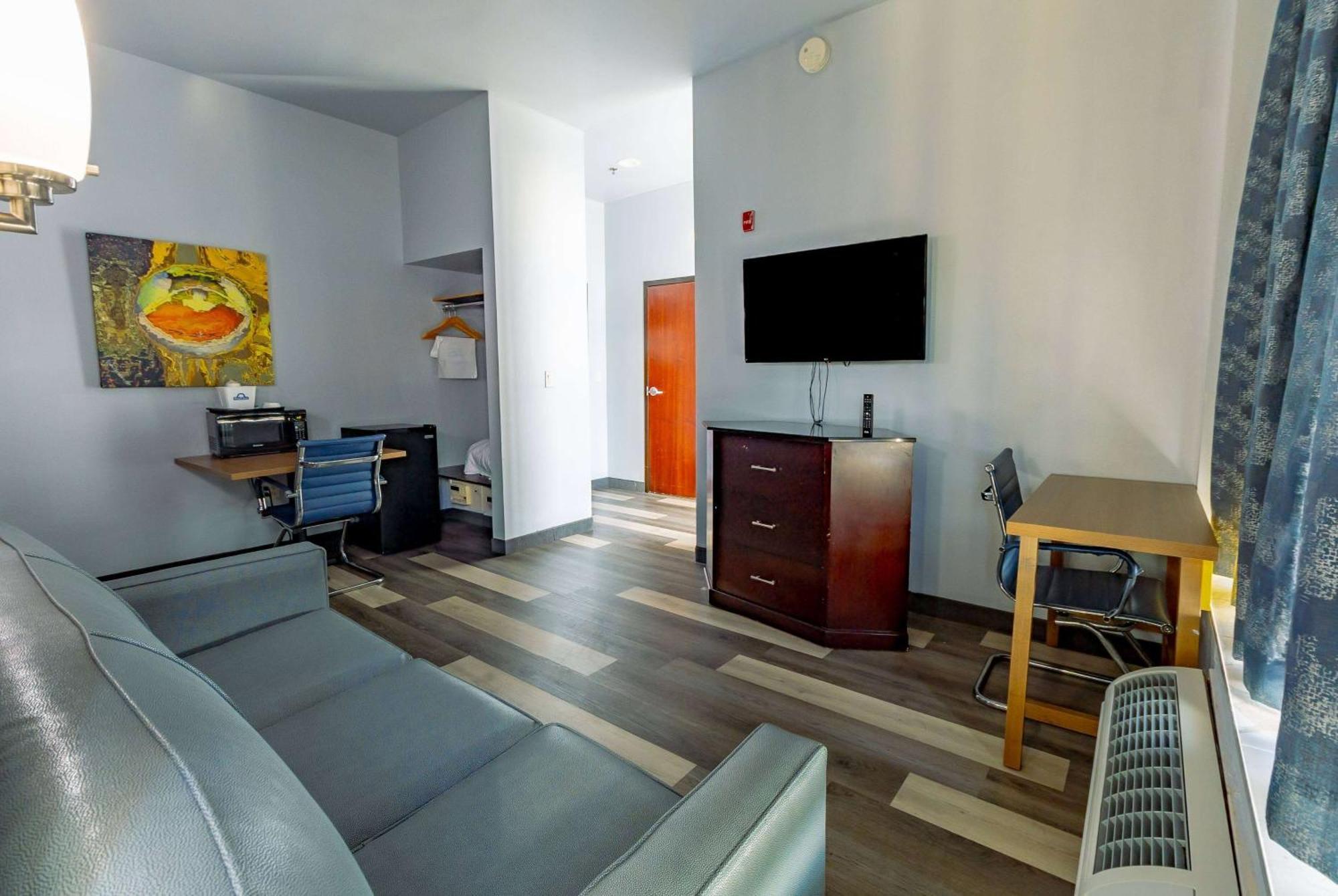 Hotel Days & By Wyndham Milwaukee