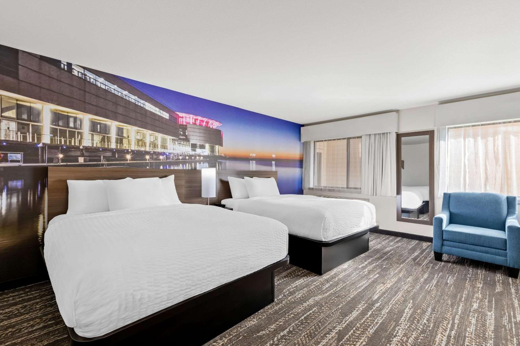 Clarion Pointe Hotel