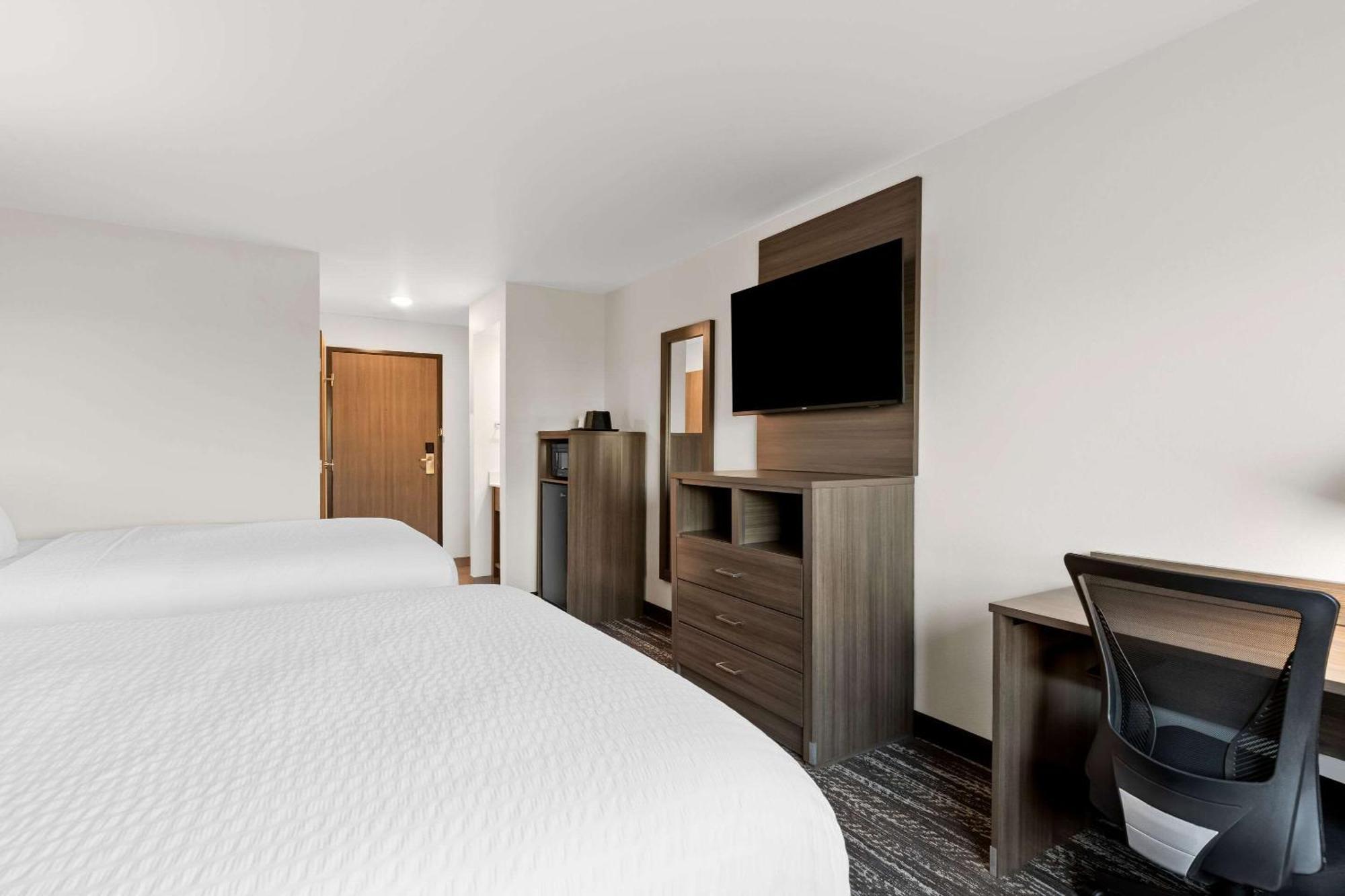 Clarion Pointe 2*