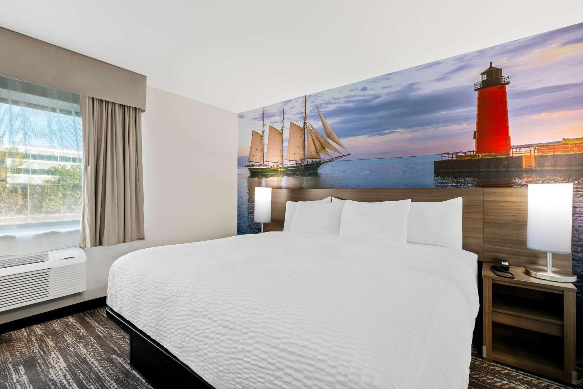 Hotel Clarion Pointe 2*