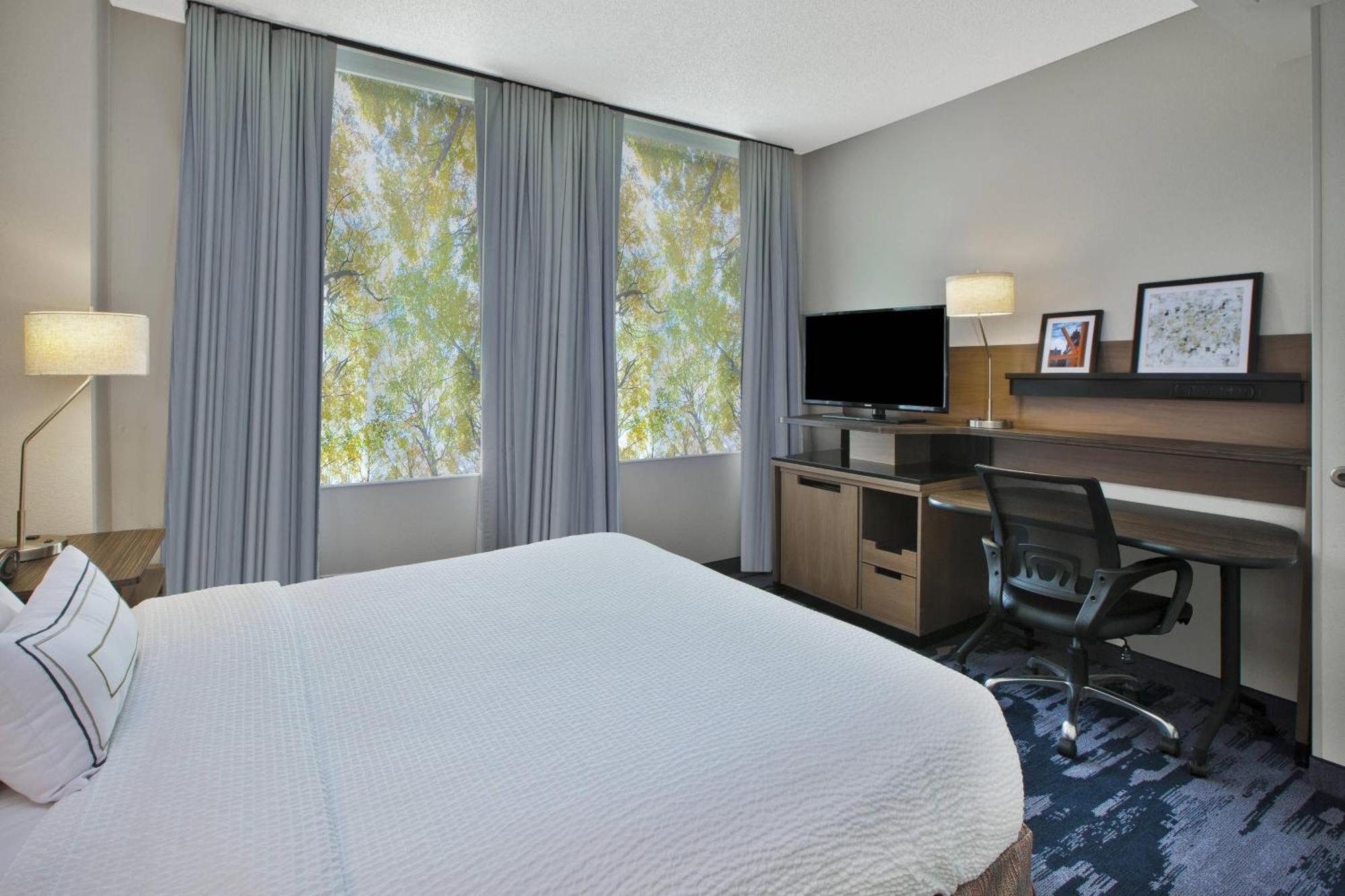 Fairfield & By Marriott Downtown Hotel