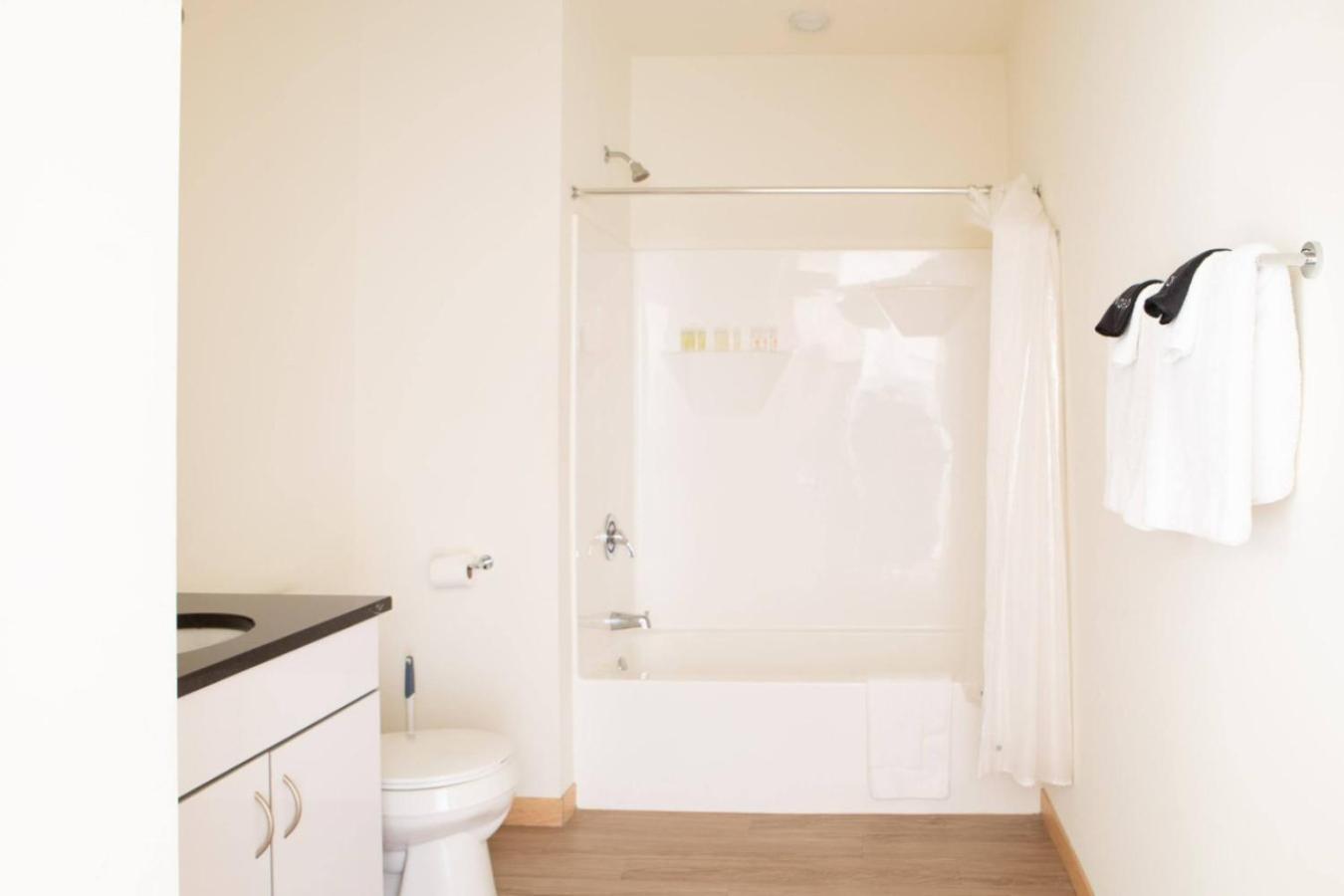 Flexhome Walkers Point T1 With Gym And Balcony Apartment