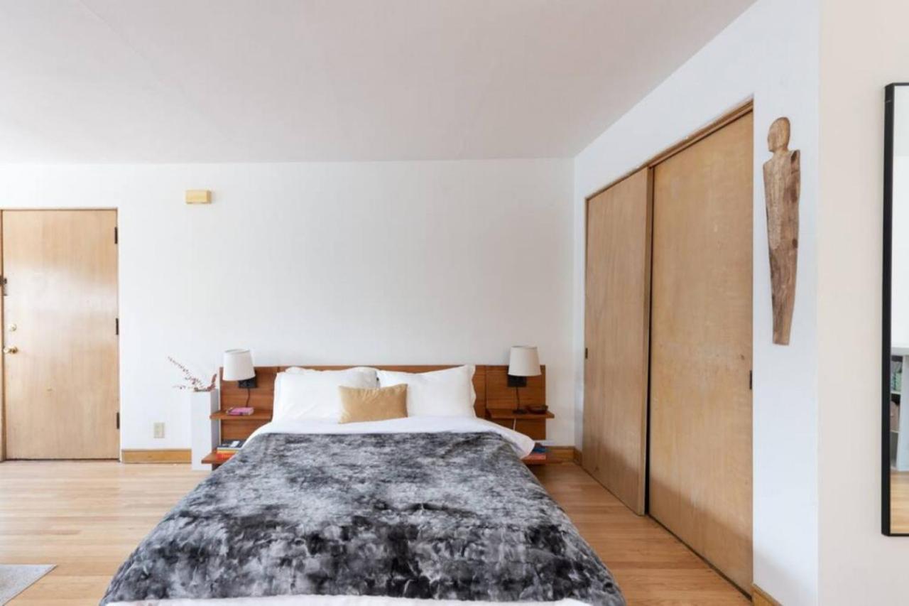 Flexhome East Side Vintage F1 - Near Brady St Balcony *