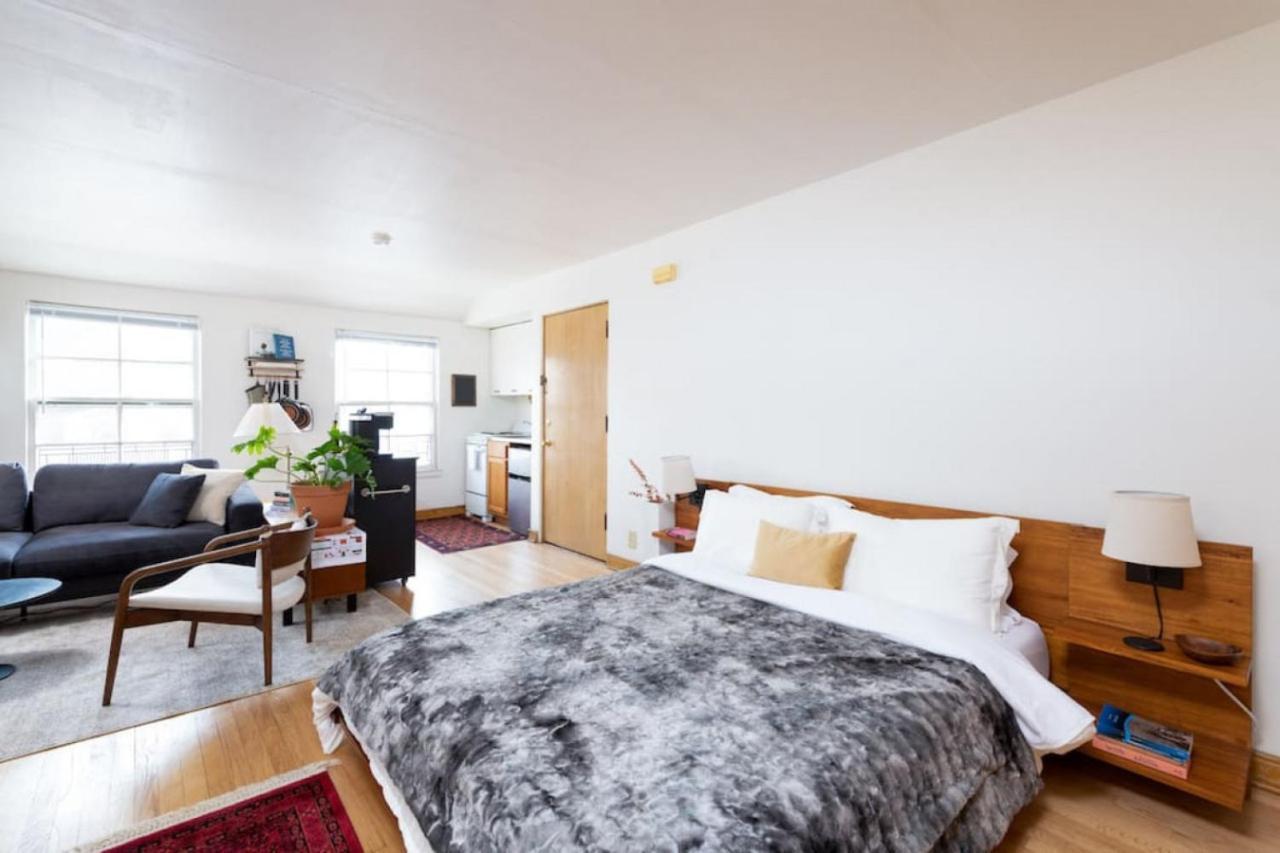 Flexhome East Side Vintage F1 - Near Brady St Balcony Apartment *