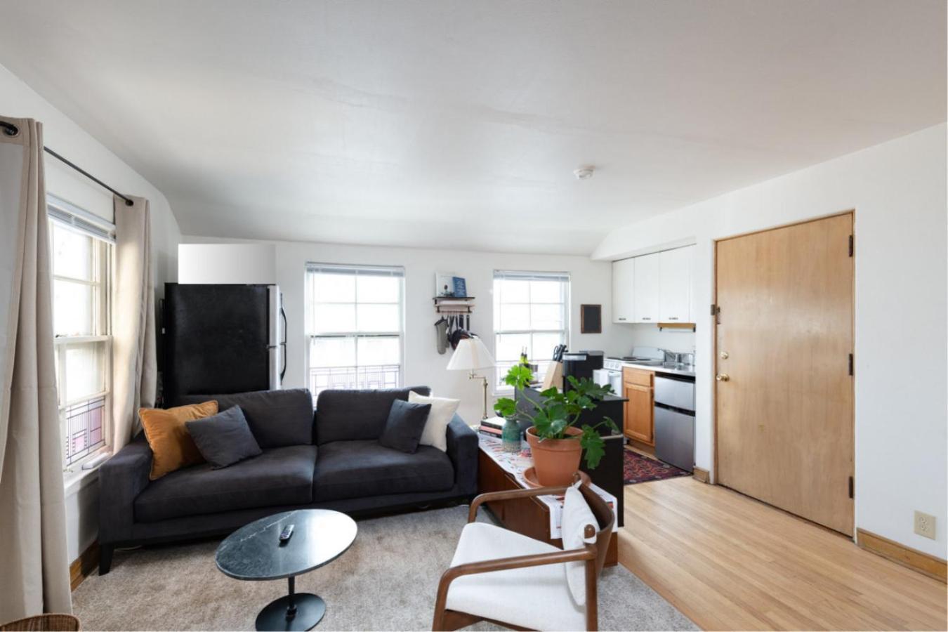 Flexhome East Side Vintage F1 - Near Brady St Balcony Apartment *