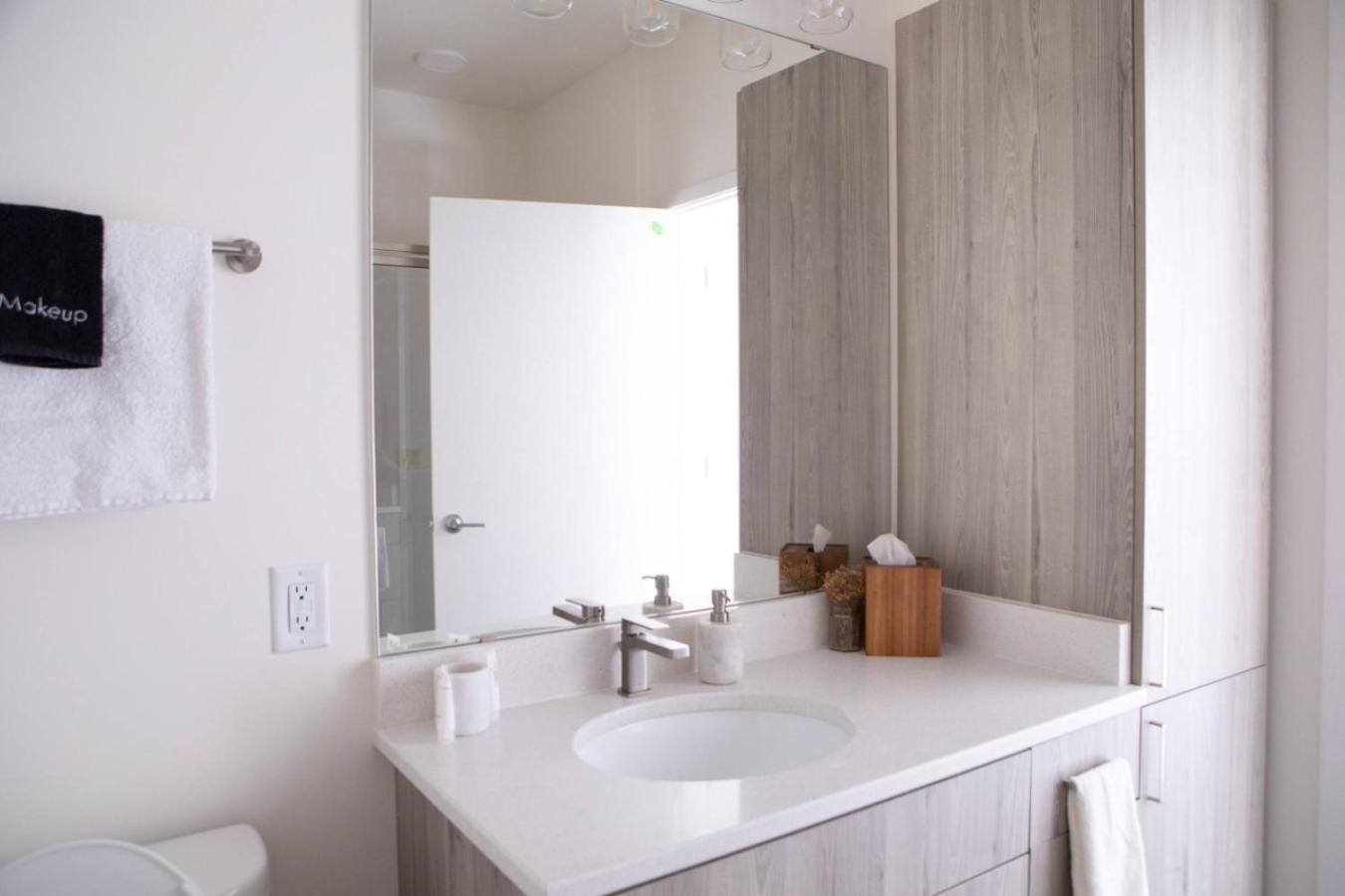 Flexhome Shorewood 1br A4 With Gym And Balcony *