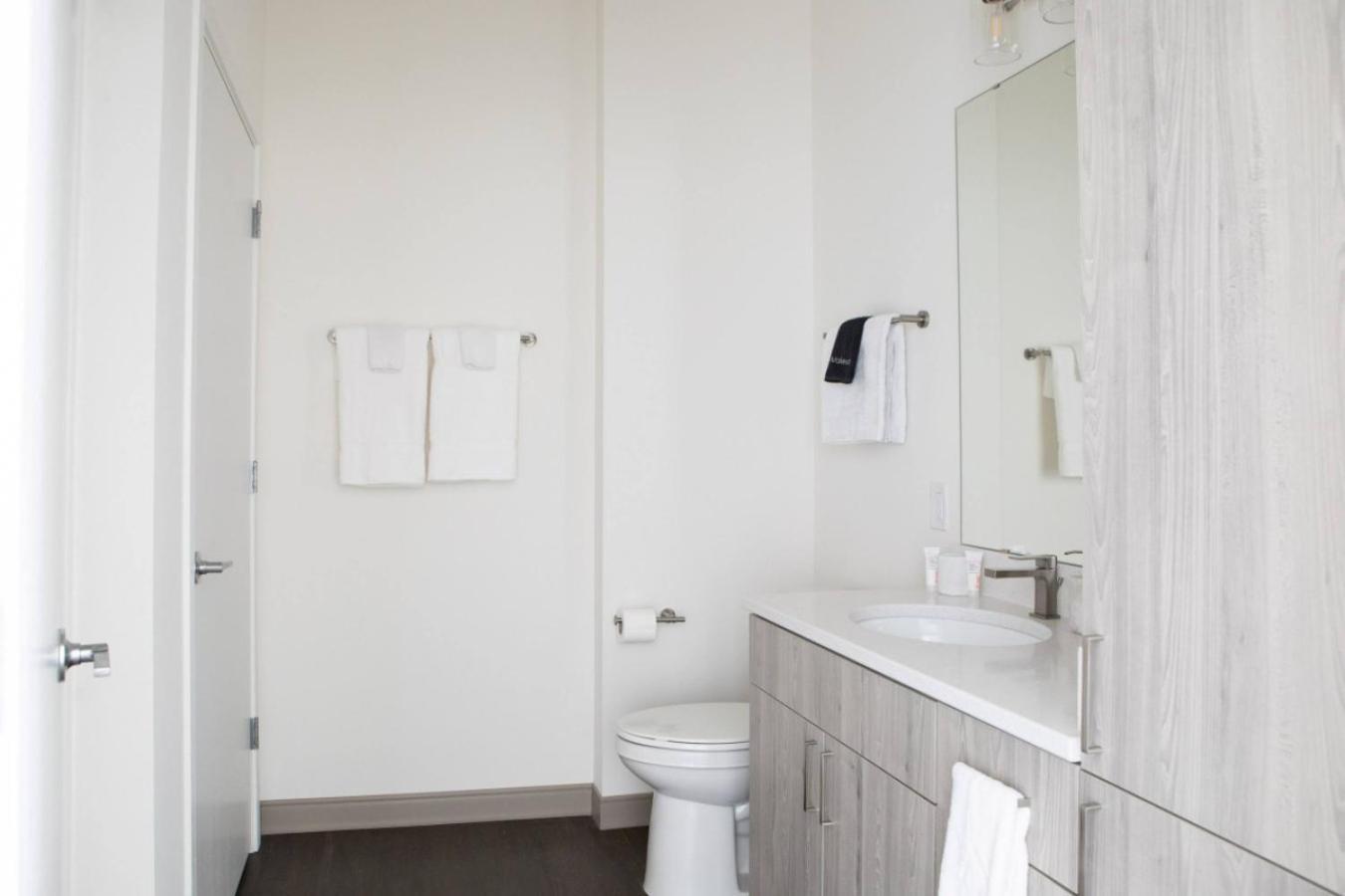 Flexhome Shorewood 1br A4 With Gym And Balcony * Milwaukee