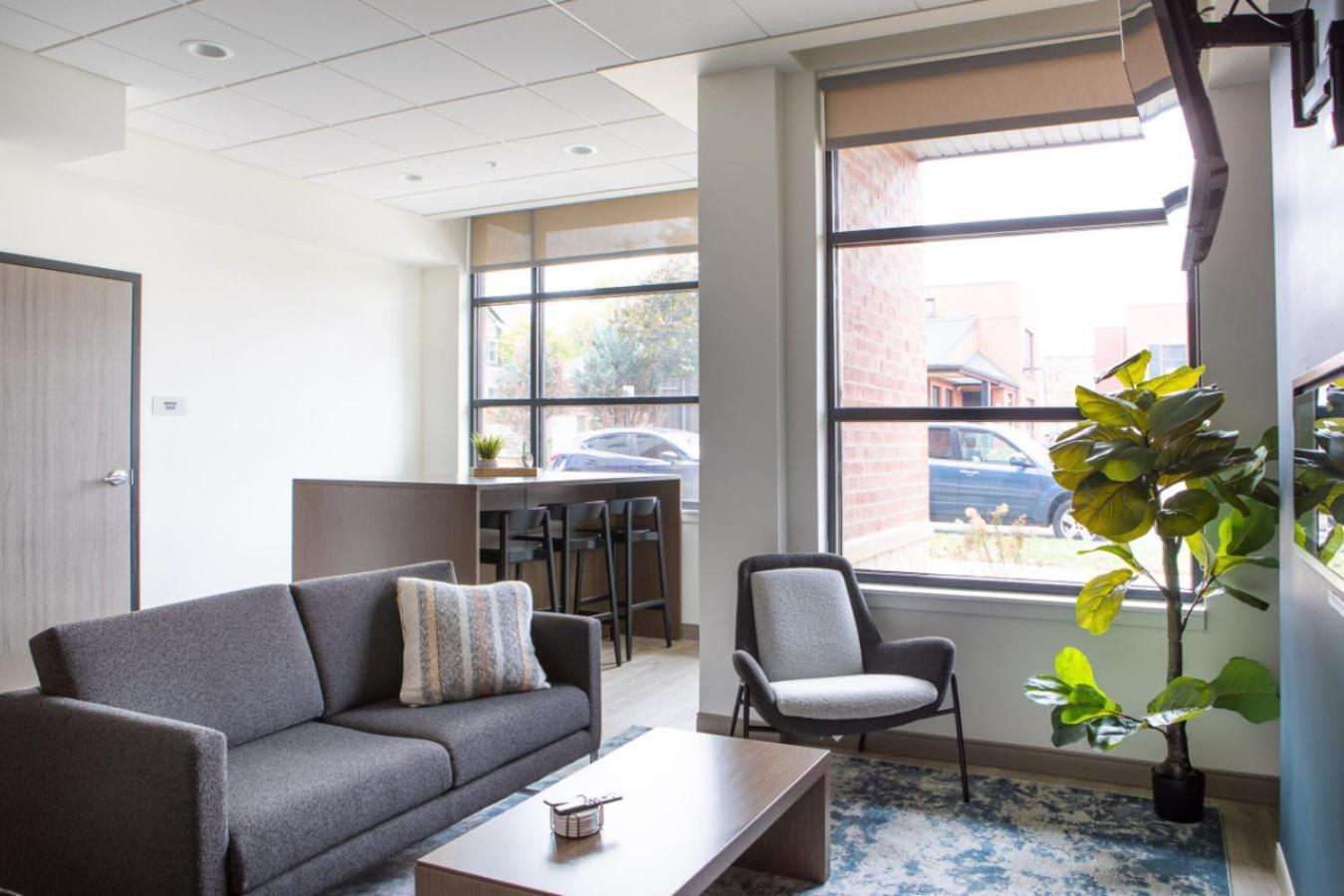 Flexhome Shorewood 1br A4 With Gym And Balcony