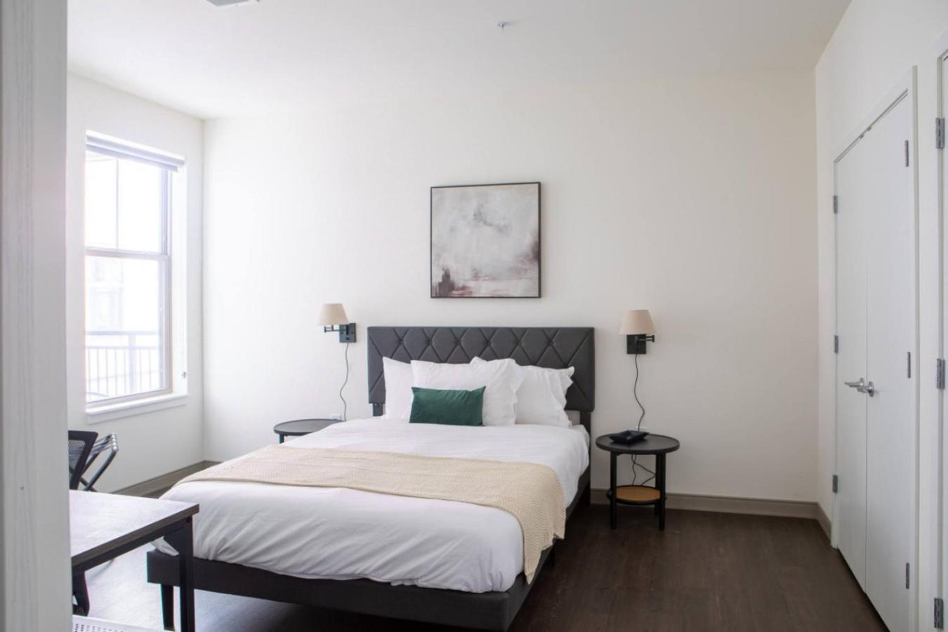 Flexhome Shorewood 1br A4 With Gym And Balcony Apartment