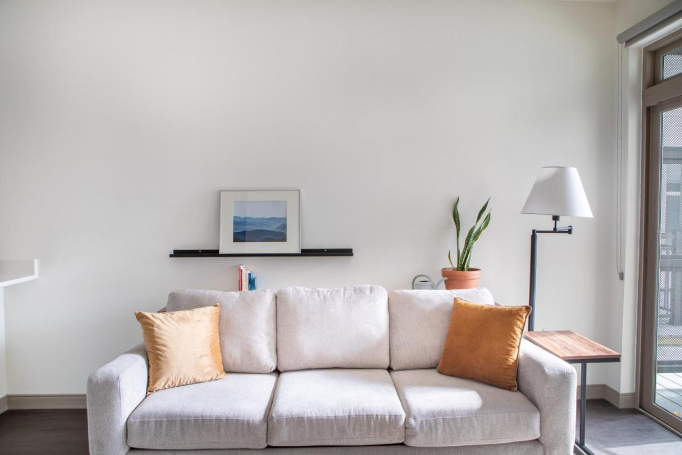 Flexhome Shorewood 1br A4 With Gym And Balcony * Milwaukee